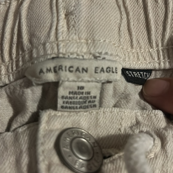 Khaki American Eagle size 10 roll up lightweight shorts - Picture 3 of 3